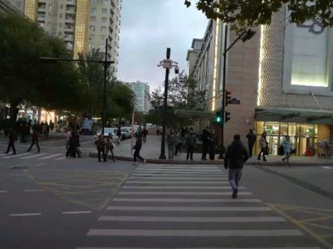 Bakıda yeni nəsil piyada işıqforları - VİDEO