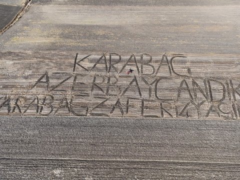 Traktorla "Qarabağ Azərbaycandır" yazdı - VİDEO