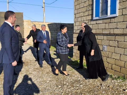 İcra başçısı şəhid ailəsini&nbsp;ziyarət etdi - FOTO