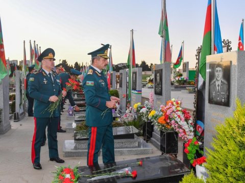 DSX rəhbərliyi şəhidlərin məzarını ziyarət edib