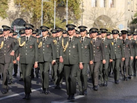 Bakıda hərbçilərin yürüşü keçirilib - VİDEO