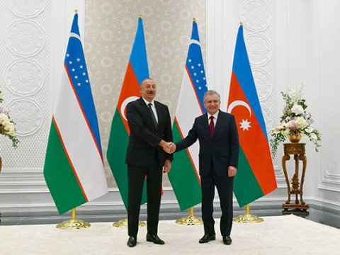 Şavkat Mirziyoyev İlham Əliyevi təbrik etdi