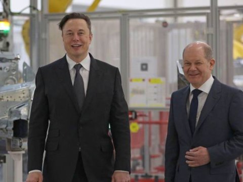 İlon Mask Almaniya kanslerini&nbsp;axmaq adlandırıb