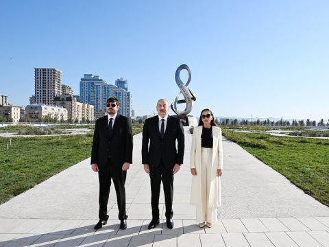 Prezident və ailə üzvləri Zəfər parkının AÇILIŞINDA