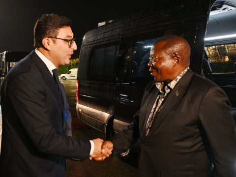 Vitse-prezident Bakıya gəlib