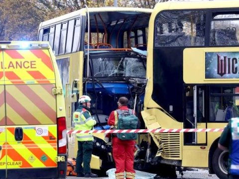 İkimərtəbəli avtobuslar toqquşdu: 17 nəfər yaralandı