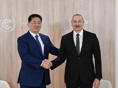 İlham Əliyev Monqolustan Prezidenti ilə görüşüb - FOTO