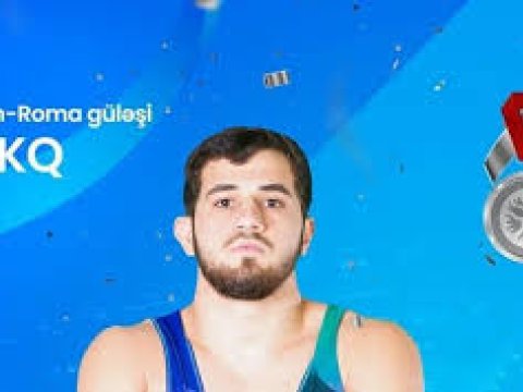 Güləşçimiz Çində kəmər qazanıb