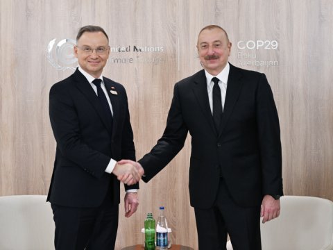 İlham Əliyev həmkarı ilə danışıqlar apardı