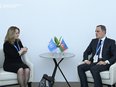 Ceyhun Bayramov baş direktorla danışıqlar apardı