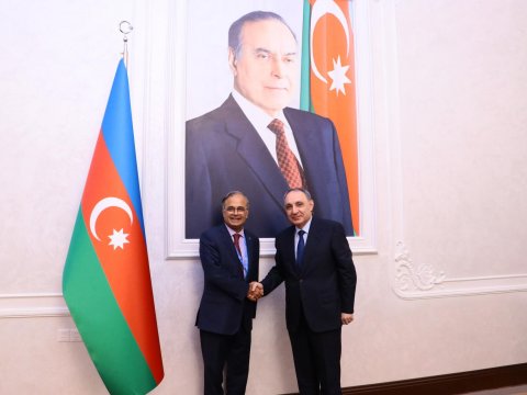 Kamran Əliyev İqtisadi Əməkdaşlıq Təşkilatının baş katibi ilə görüşdü