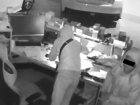 4 yeniyetmə 370 oğurluğa görə axtarılır