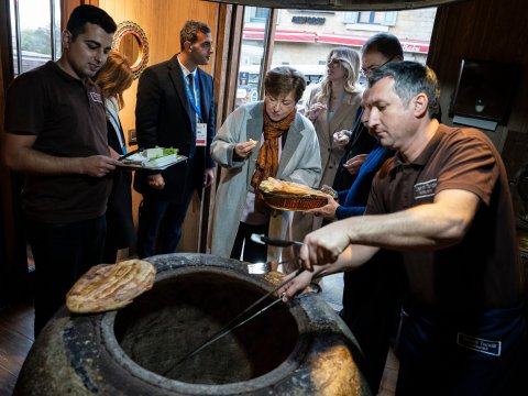 BVF rəhbəri Bakıdan zövq alıb - FOTO