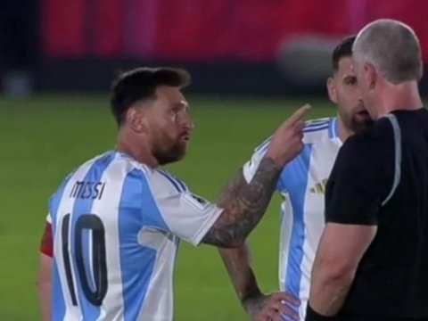 Messi hakimi təhqir etdi