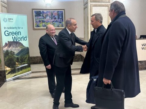 Bakı aeroportunda rus deputatları onlar qarşıladı