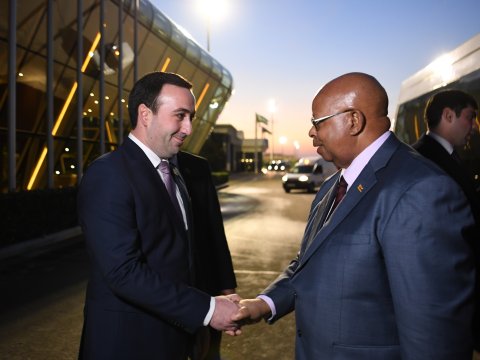 Zimbabve parlamentinin spikeri Bakıdadır - FOTO