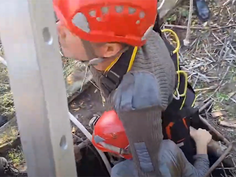 İti çıxartmaq&nbsp;istədi, özü quyuya düşdü - Xilasolunma anları