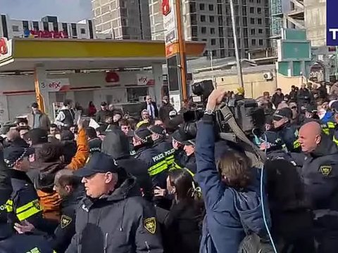 Gürcüstan Seçki Komissiyası qarşısında QARŞIDURMA - VİDEO