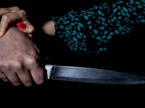 Ağdamda ər arvadını bıçaqladı