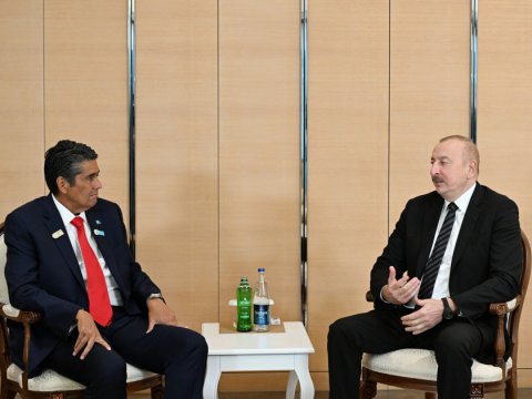 İlham Əliyev həmkarı ilə görüşüb