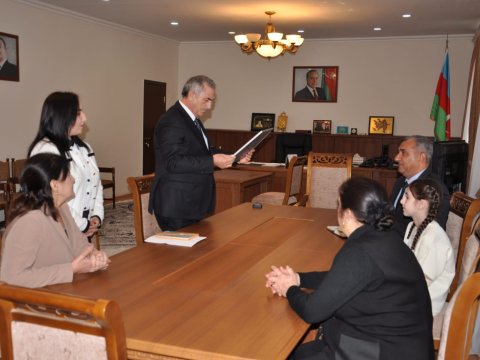 İcra başçısı istedadlı şagirdlərlə görüşüb - FOTO