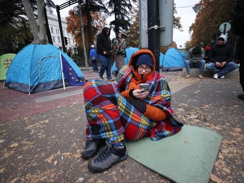 Tbilisi küçələrində çadırlar quruldu - FOTO