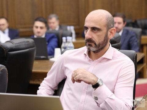 Ermənistanda daha bir qalmaqallı İSTEFA