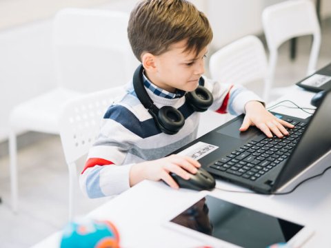 Azərbaycanda hər 9 şagirdə 1 kompüter düşür