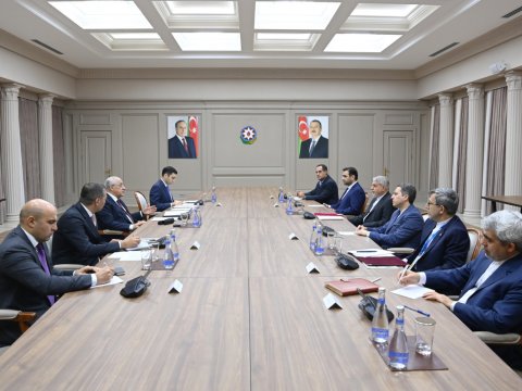 Əli Əsədov iranlı nazirlə görüşdü