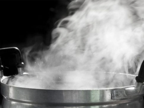 Üzərinə qaynar su tökülən gənc ÖLDÜ