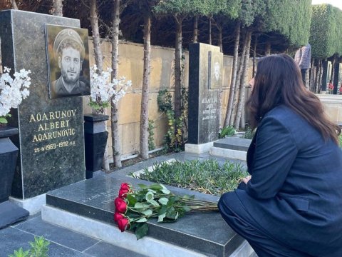 İsrail naziri Aqarunovun məzarını ziyarət etdi - FOTO
