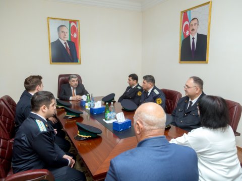 İcra başçısı ədliyyə işçiləri ilə bir arada&nbsp;