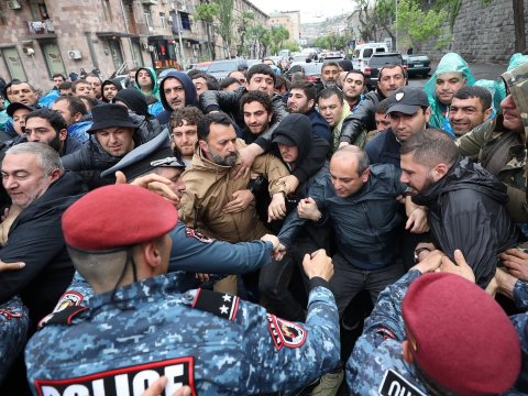 Ermənistanda sülh deyənlərə həbsxana GÖSTƏRİLİR