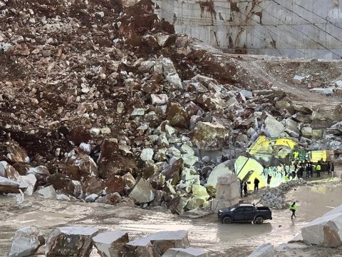 Torpaq sürüşməsi can aldı - Anbaan GÖRÜNTÜLƏR