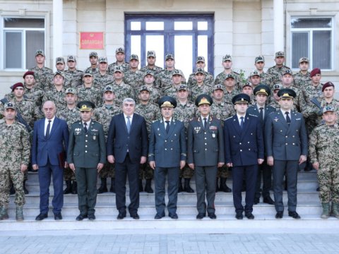 Xanlar Vəliyev Daxili Qoşunların hərbçiləri ilə görüşdü