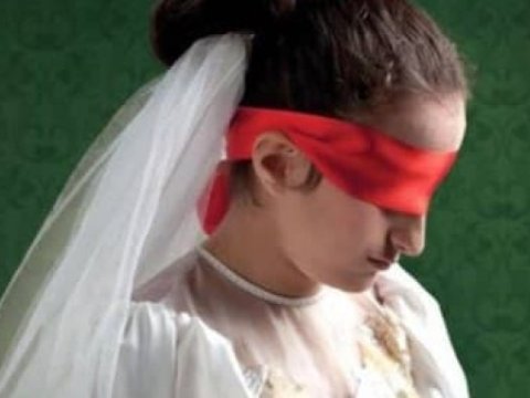 Heç vaxt məktəbə getməyən qız 12 yaşında ƏRƏ VERİLDİ