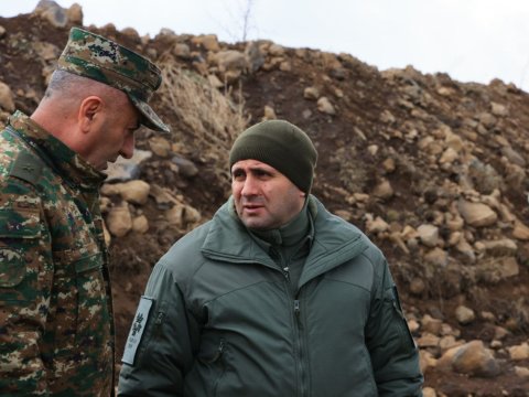 Ermənistanın müfadiə naziri ön xəttə gəldi - FOTO