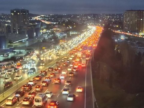 Bakının bu yolları tıxaclıdır - SİYAHI