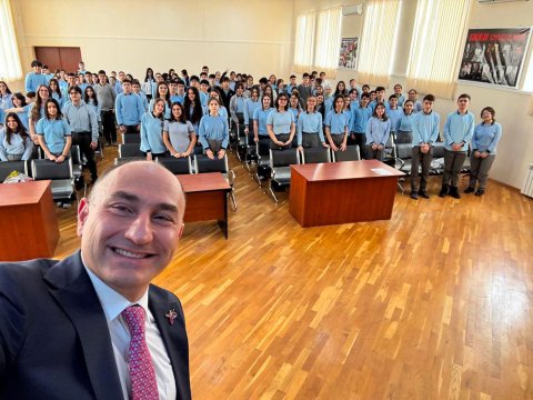 Azərbaycan səfiri məzunu olduğu məktəbdə - FOTO