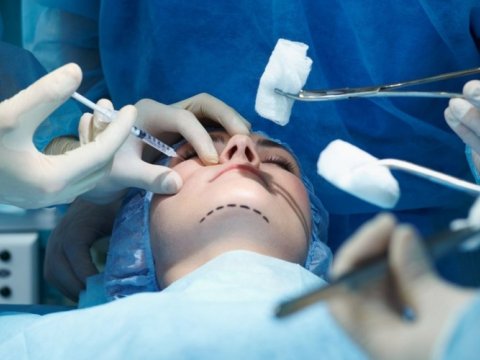 Deputatdan Səhiyyə Nazirliyinə irad - "Estetik cərrahlara icazəni kim verir?"