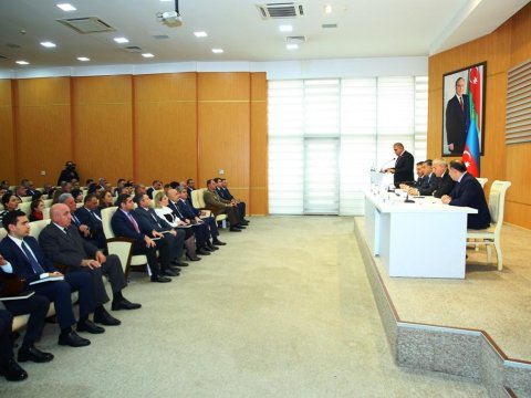 Bakı sərt qışa hazırlaşır: texnikalar hazır vəziyyətə GƏTİRİLDİ