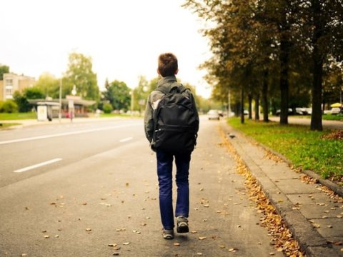 Bakıda&nbsp;13 yaşlı oğlan&nbsp;itkin düşüb