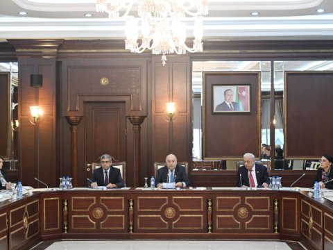 Beş məsələ parlamentin plenar iclasına tövsiyə edildi