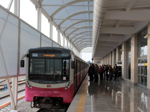 Metro qatarlarının hərəkət cədvəlində dəyişiklik
