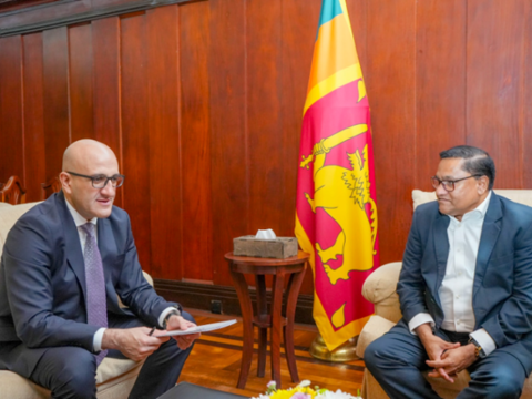 Səfirimiz etimadnaməsini Şri-Lanka Prezidentinə təqdim etdi