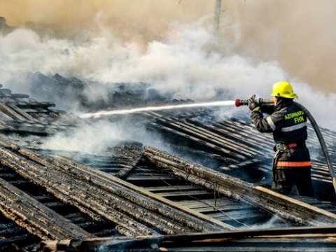 Masazırda inzibati binada yanğın