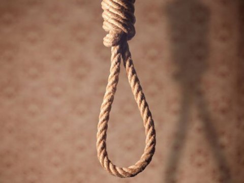 68 yaşlı kişi özünü borudan asdı