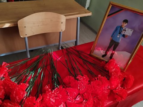 13 yaşlı Zaurun partasına qərənfillər düzüldü - FOTO