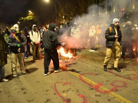 10 polis yaralandı, 107 nəfər tutuldu - Tbilisidən son GÖRÜNTÜLƏR