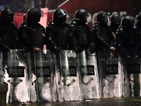 Tbilisidə son vəziyyət: polis parlamentin önünü təmizlədi - VİDEO